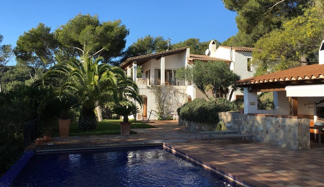 You cook, eat and relax around the pool with nice sea view.