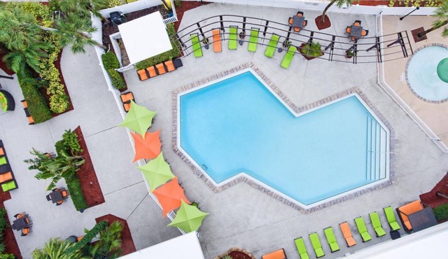 You found it! Close to it All! Onsite Pool, Near Universal Studios