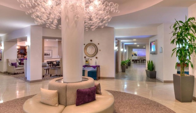 You Found it! Everything You Need For The Perfect Vacation! Free Parking, Pool!