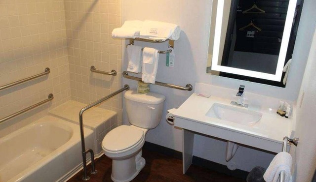 You Found it! Pool, Pet-friendly Property, Free Parking, Free Breakfast