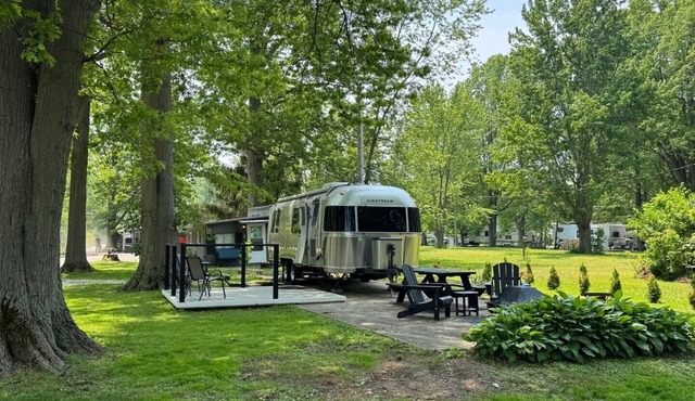 You know you want to do it! Glamping. Charming Airstream in Enchanting Ashtabula