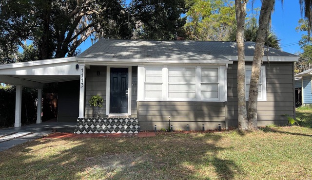 You'll BEE very happy in our cozy, 2-bedroom Ocala cottage