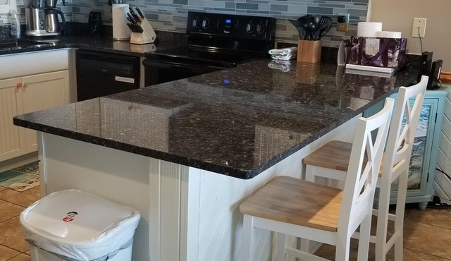 You'll love Sea Glass. Steps from the beach. Free linens.