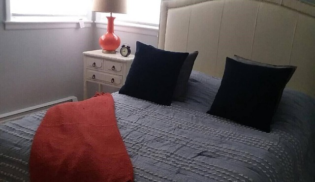 You'll love! Spacious, clean, remodeled, 2 bedroom, parking, coin W/D, linens