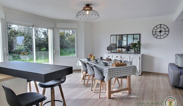 You'll love this comfortable, trendy home with the sea in front of you!