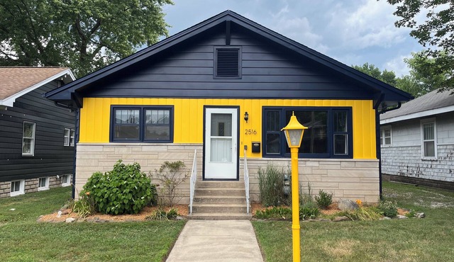 You'll love your stay at the Azul Abode centrally located in Terre Haute!