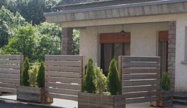 You're fond of nature, lakes, cows ! you've just found a house for your holidays