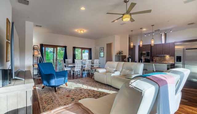 You're Pampered Here - Just 3 Blocks From Park Avenue!