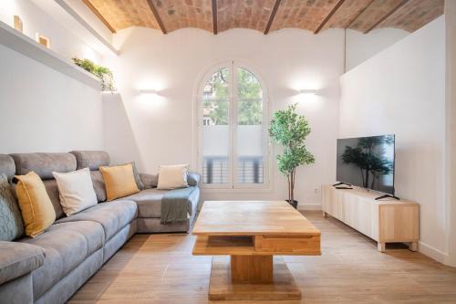 You Stylish Uptown Barcelona Apartments