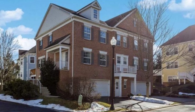 You will fall in love with this cozy condo located in Reisterstown!