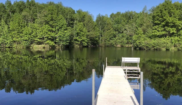 You will love this Lake Holcombe lake home property suitable for large families