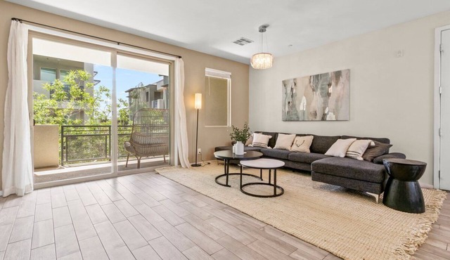 Youdids Luxury modern style townhouse in Summerlin