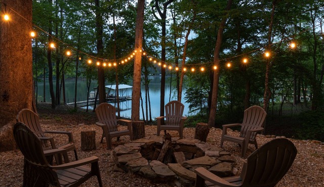 Young@Hart is a Lakefront home w/Covered Dock, Game Room, 4 Kayaks & Hot Tub!