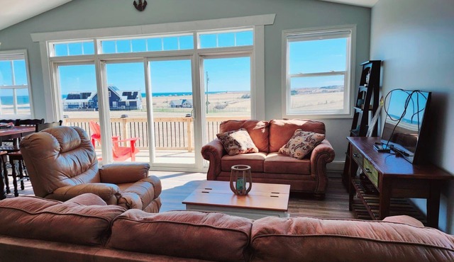Your 2 bedroom Blue Cottage Just 2 Minutes away from the Sands of Cousin’s Shore