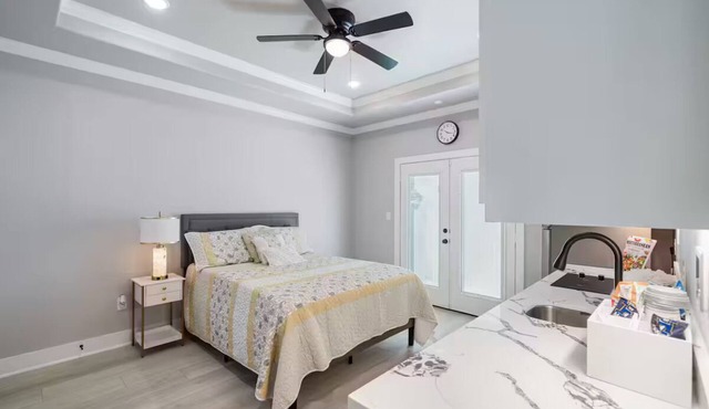 Your 2024 Ideal Studio Near Medical Ctr & Downtown