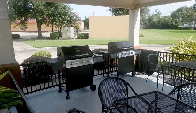 Your Adventure Awaits! Pet-Friendly Property Near NASA Johnson Space Center!
