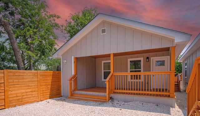 Your Amazing 3BR/2BA Downtown Delight!