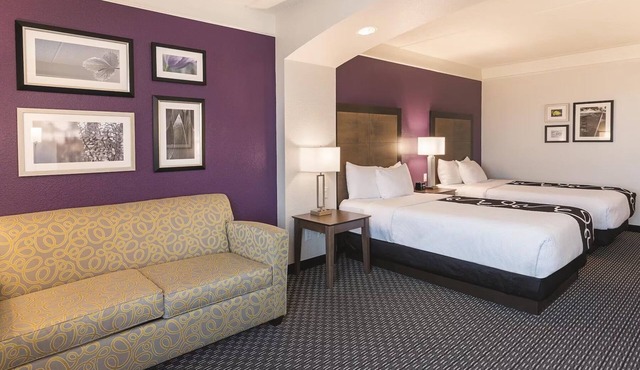 Your Arlington Dream Stay: Cozy Comfort Near Six Flags & Stadium!