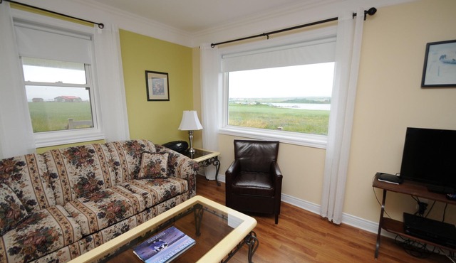 Your Beachside Sanctuary, Lake, Ocean and Harbour Views, Family-friendly