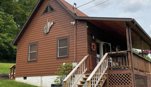 Your Cabin Retreat! Mountain Views-Hot Tub-King Bed-Fast Wifi-Vet Owned