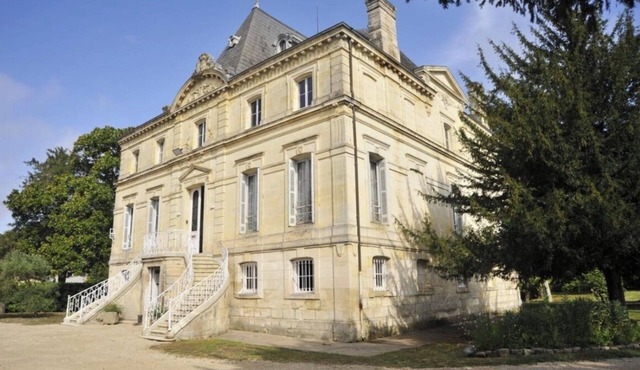 Your Château in the vineyards near Bordeaux