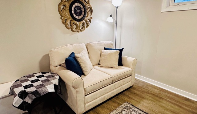 Your Clean Clubhouse in St Boniface. Perfect for Students/Short term home away!