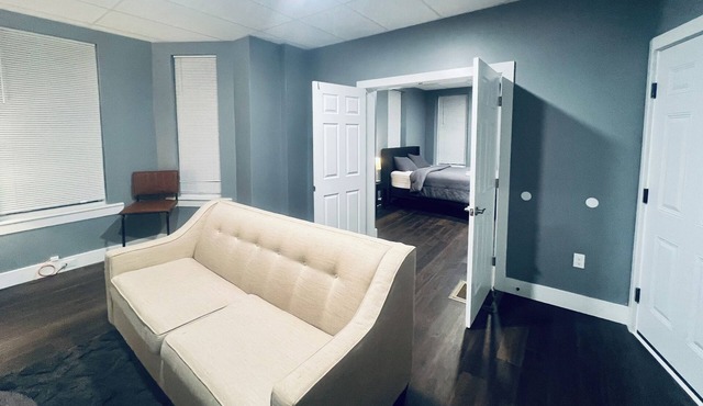 Your Cozy, Commuter-Friendly 1BR