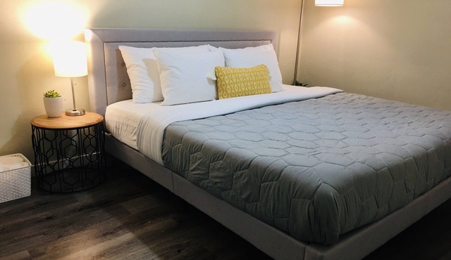 Your Cozy Home in Pittsburgh w/King bed & Free Parking