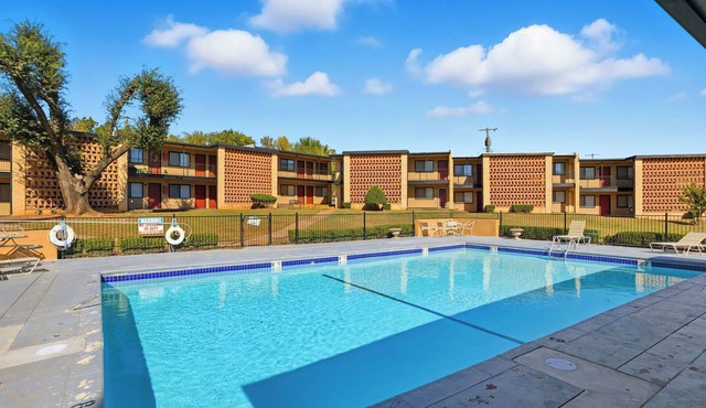 Your Cozy Oasis With OKC Skyline View Near OU Medical Center