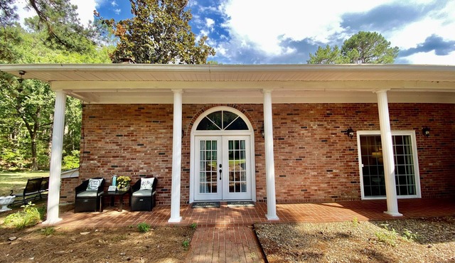 Your Creekside Villa Experience: Relax and Refresh. Brookhill Ranch Area!