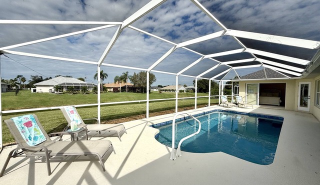 * Your Dream Florida Escape Awaits at Waterside Villa! *