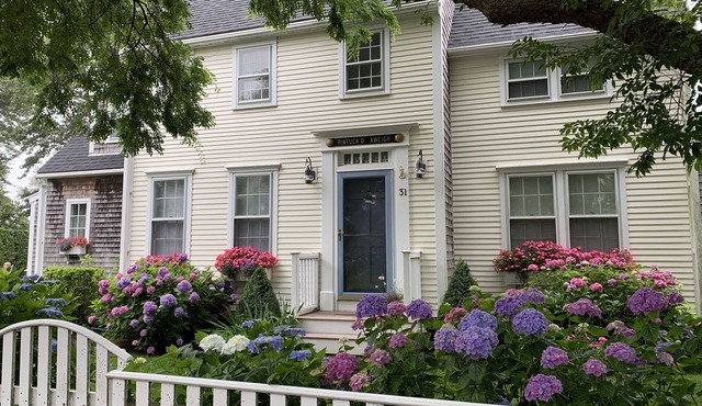 Your Dream Nantucket Vacation! Enjoy the pool and tennis courts! Free Bikes!