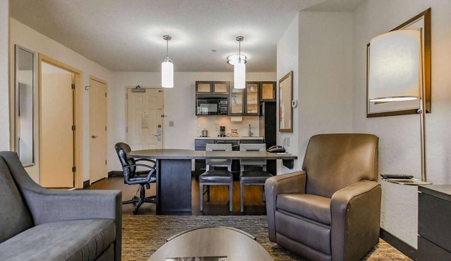 Your Dream Stay in the Heart of Tennessee! 2 Relaxing Units, Full Kitchen!