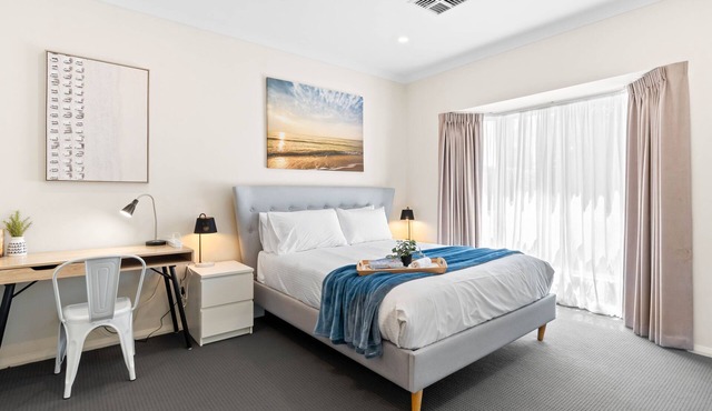 Your family & staff will love it here! Bed & bath linen hire included. Unlimited WIFI. Free parking.
