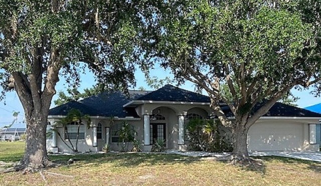 Your Florida home away from home. Restaurants, entertaining, pool and beach.