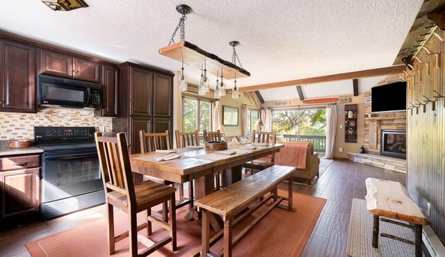 Your Four-Season Escape at Camelback MountainnTownhouse Sleeps 10 comfortably.
