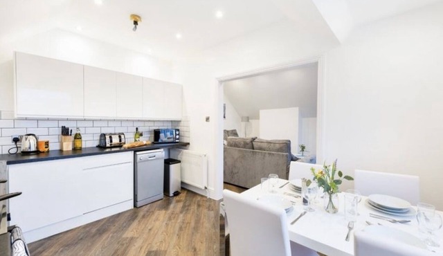 Your Gateway to Comfort: Relocators & Contractors' Haven Near the Airport