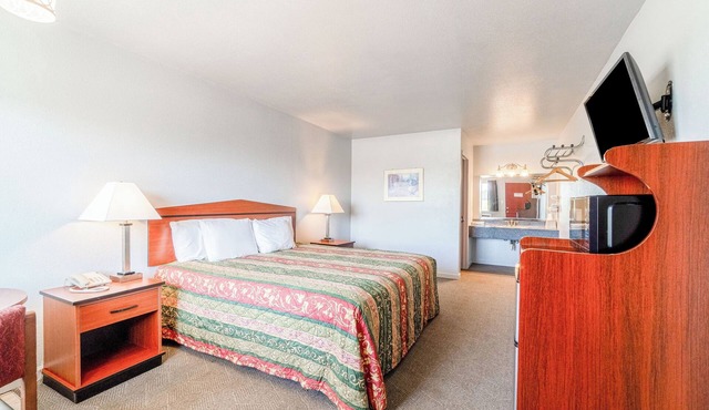 Your Gateway to Southwest Missouri Adventures: Cozy Comfort Meets Local Life