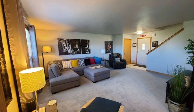 Your Green Bay Home Base. Near I-43<Lambeau Field & Door County.