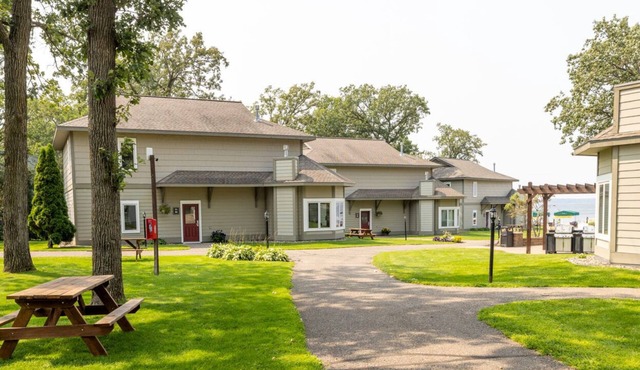 Your Gull Lake Reset Awaits | Bay Colony Condo | Sleeps 8