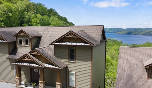 ♡ Your Happy Place Overlooking Center Hill Lake ♡
