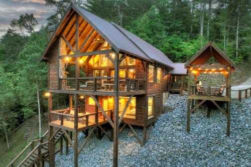 Your Happy Place - Rustic lodge vibes meet luxurious modern amenities