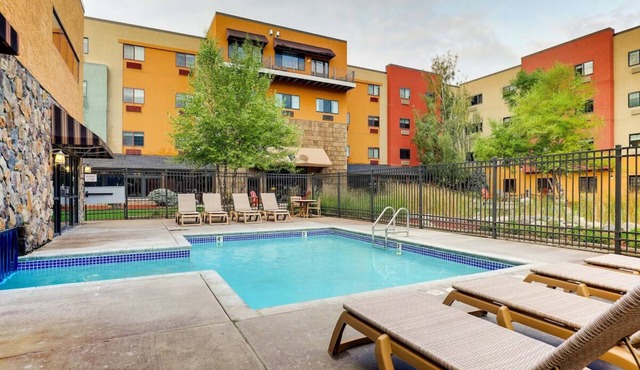Your Historic Oasis in Sioux: Rustic Rooms with Hot Breakfast | 2 Units