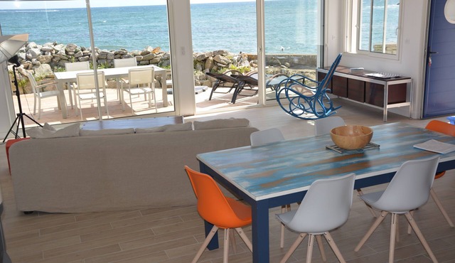 Your holidays in the water! In front of the sea