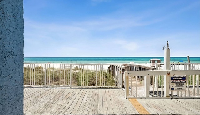 Your Home Away From Home! Gulf View, Free Parking, Direct Access to Beach