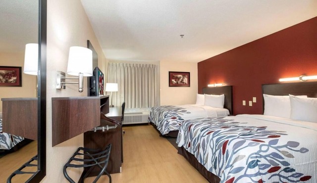 Your Home Away From Home! Pets Allowed, Free Parking, Outdoor Pool
