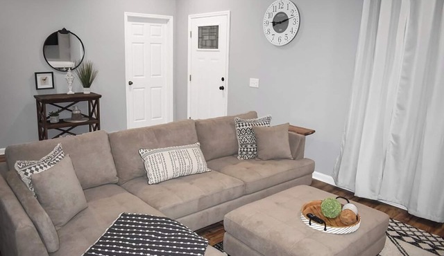 Your home away from Home. 4 blocks from downtown, 2 miles from MTSU