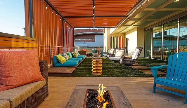 Your Home Away From Home! 4 Roomy Units, Swimming Pool, Near Ryman Auditorium!