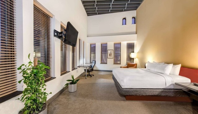 Your Home Away From Home! Pet-Friendly, Near Ohio Historical Center