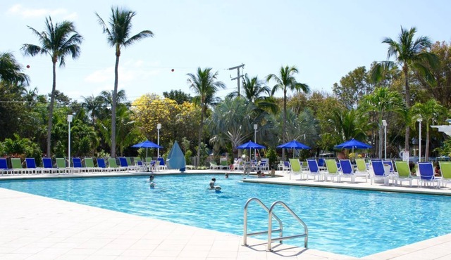 Your Home Away From Home! Free Parking and Bike Rental, Tennis Court, Hot Tub